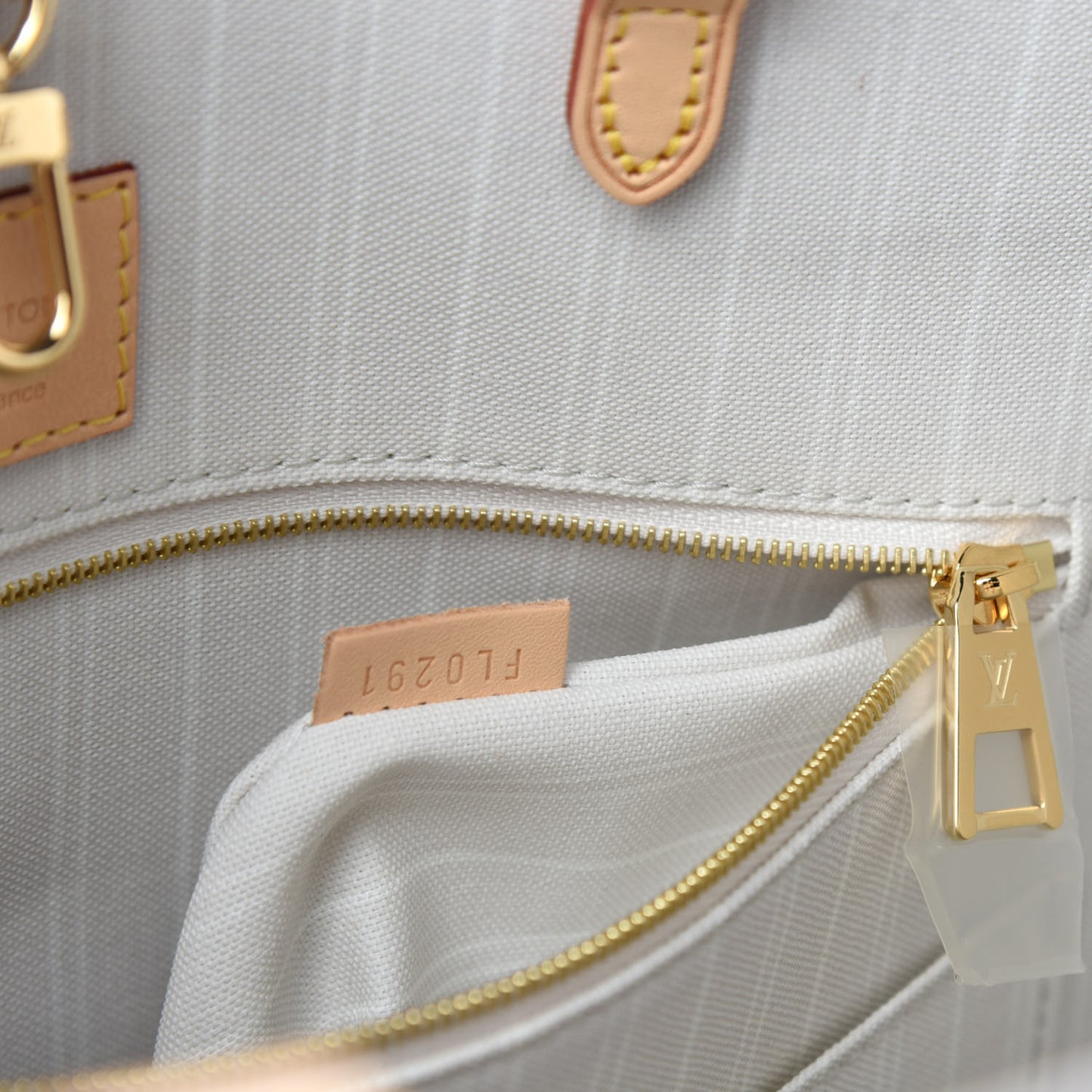 Monogram Giant By The Pool Onthego GM Brume