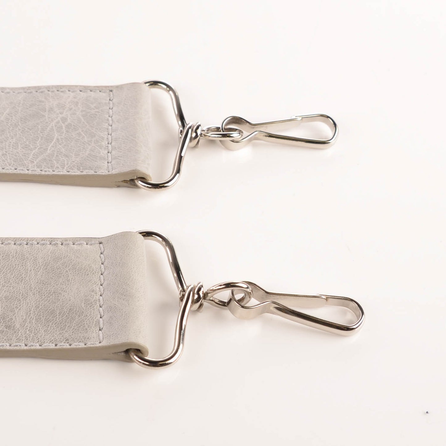 Agneau Giant Brogues Hardware Pompon Argent