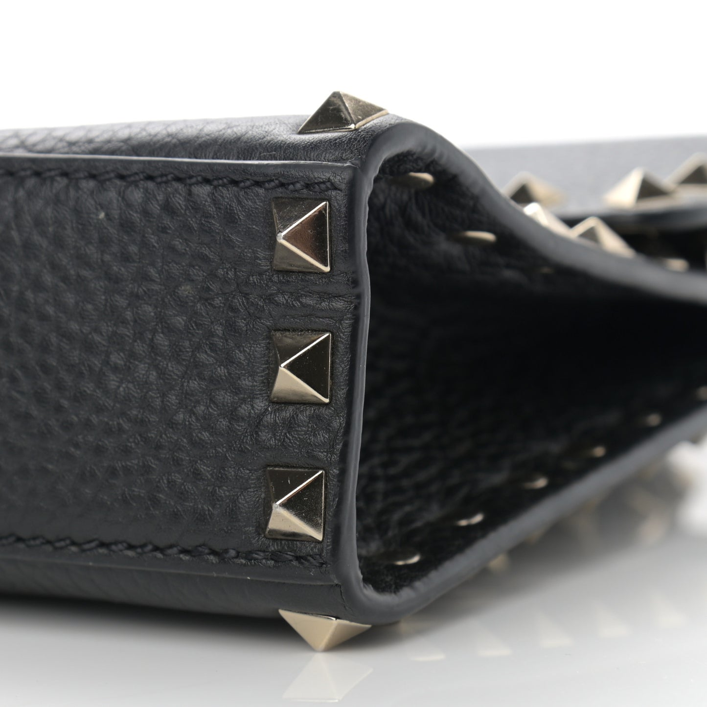 Pebbled Calfskin Medium Rockstud Flip Lock Crossbody Bag Black