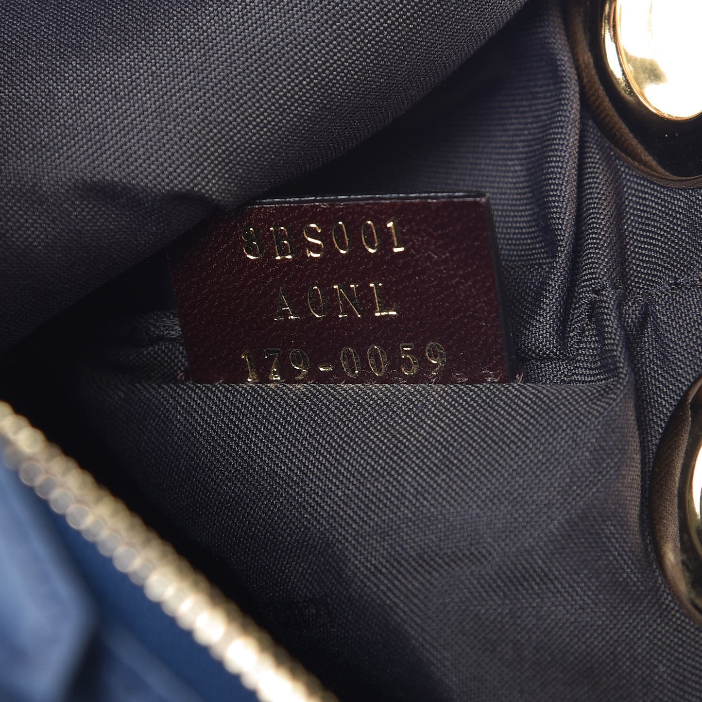 Vitello Century Opaco F is Fendi Pouch Blu Scuro
