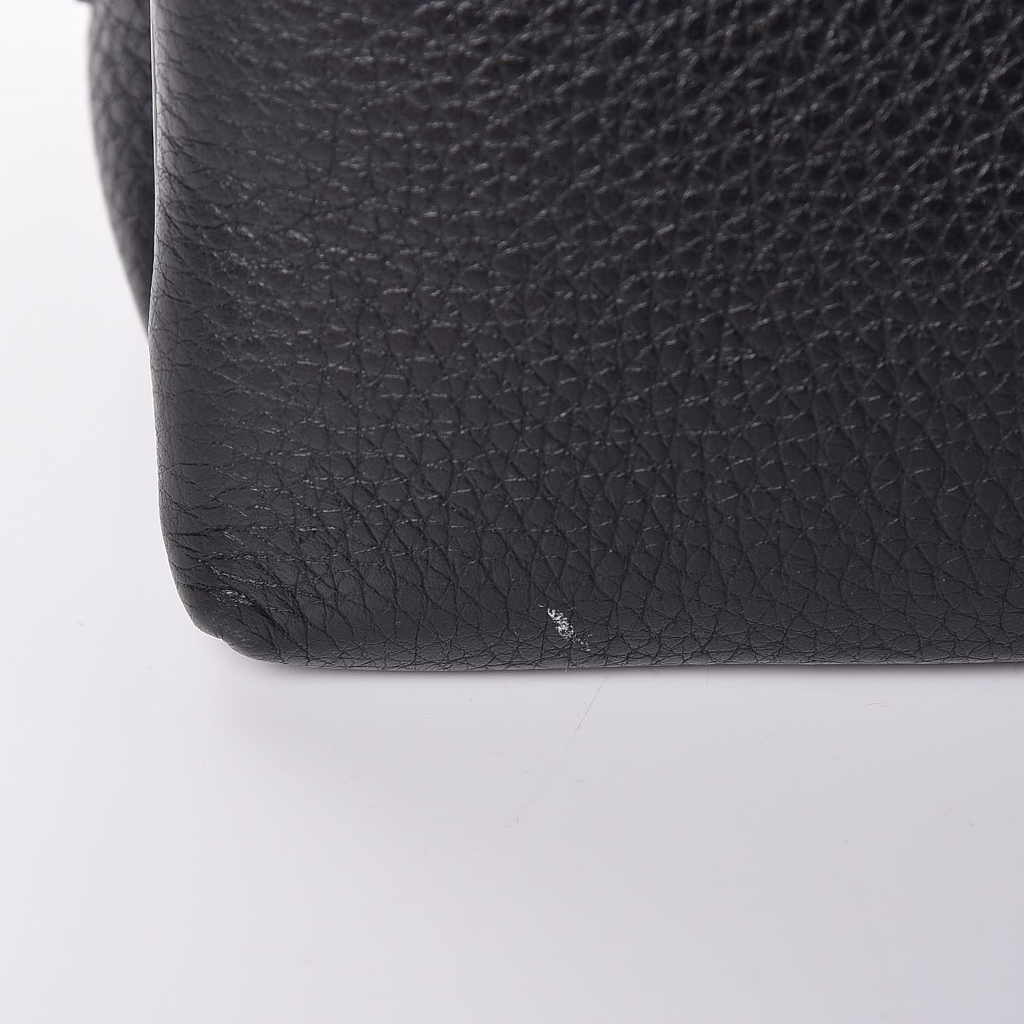 Grained Calfskin Passage Messenger Black