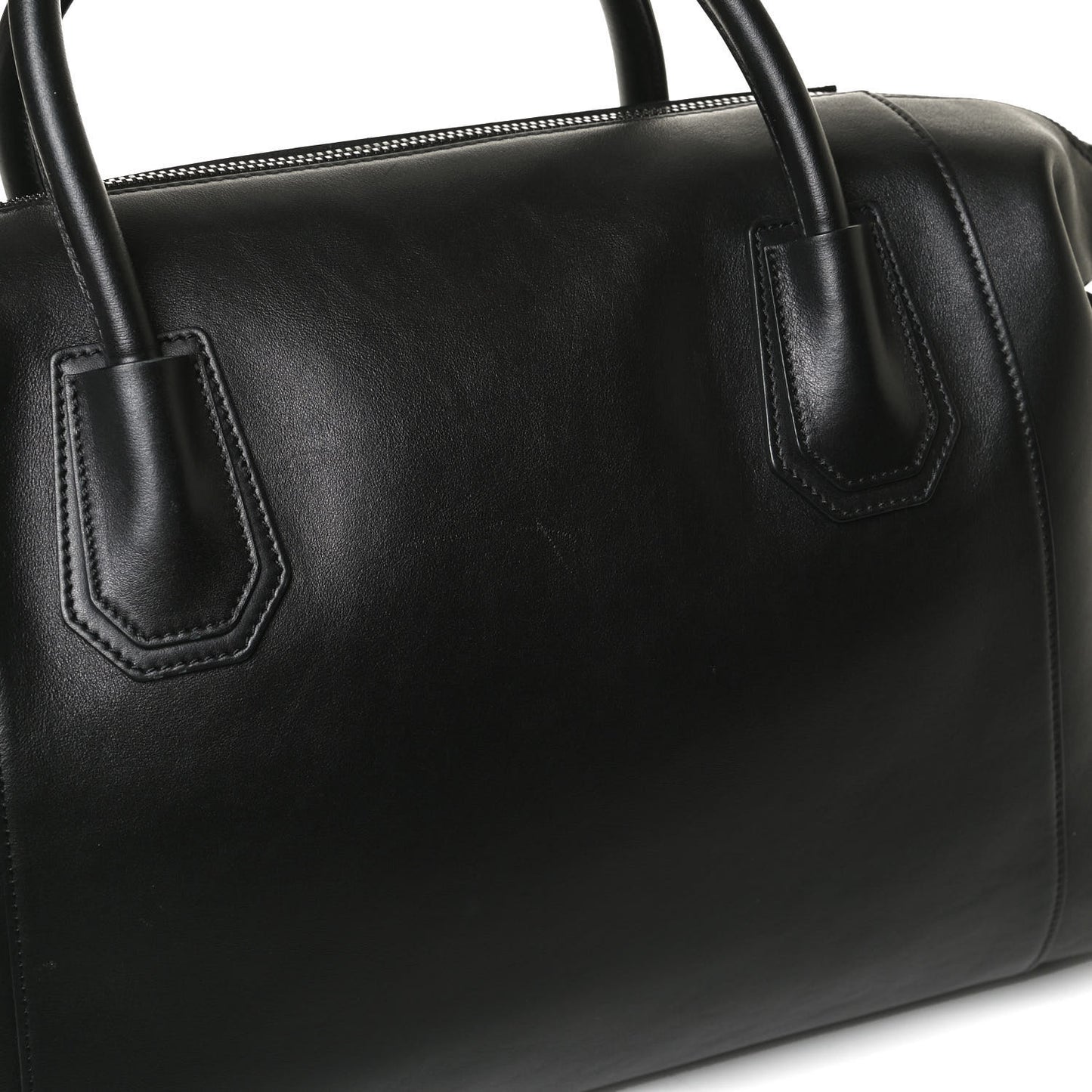 Smooth Calfskin Medium Soft Antigona Black