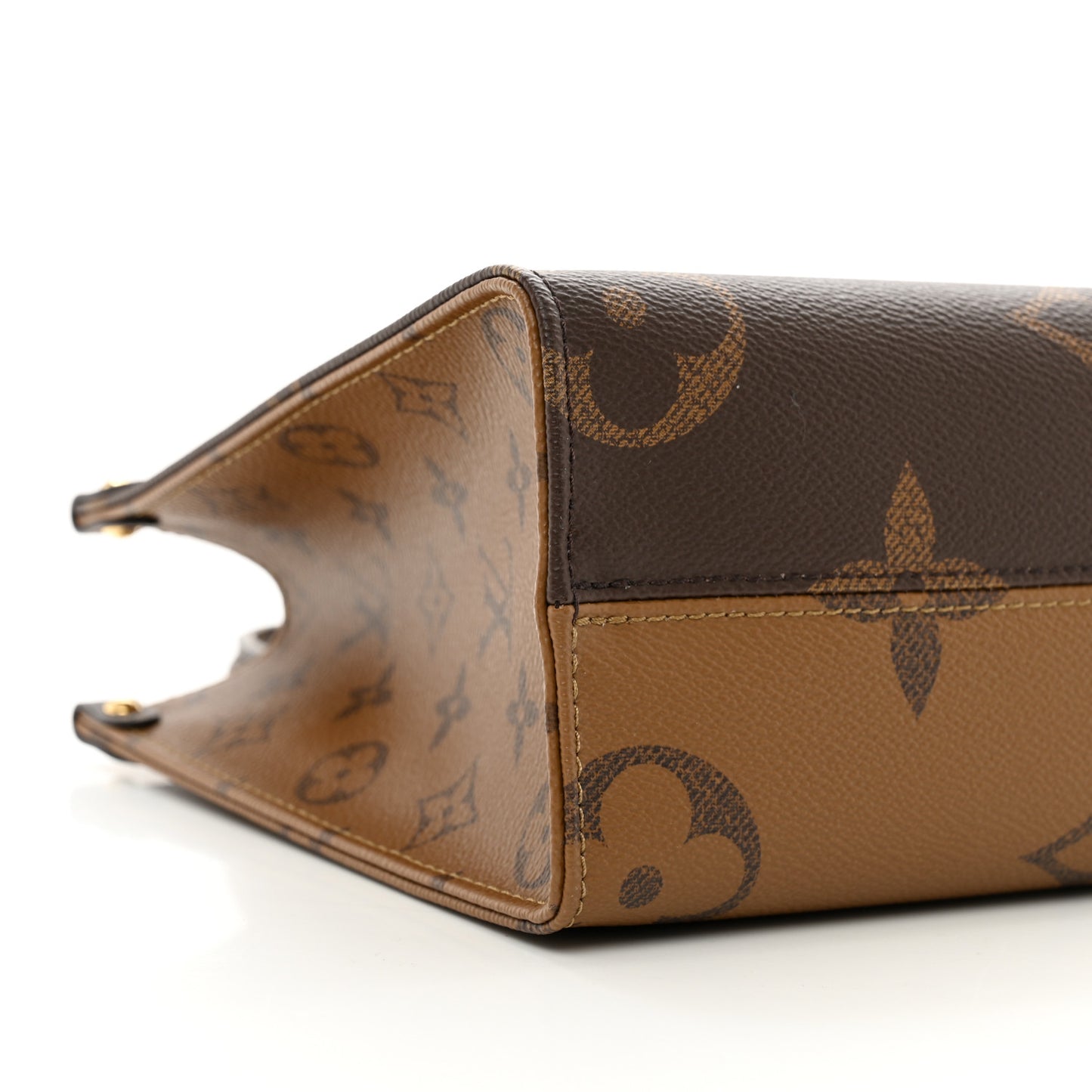 Reverse Monogram Giant Onthego PM