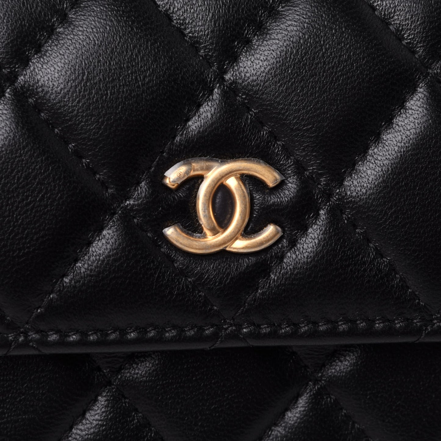 Lambskin Quilted Pearl Crush Clutch With Chain Black