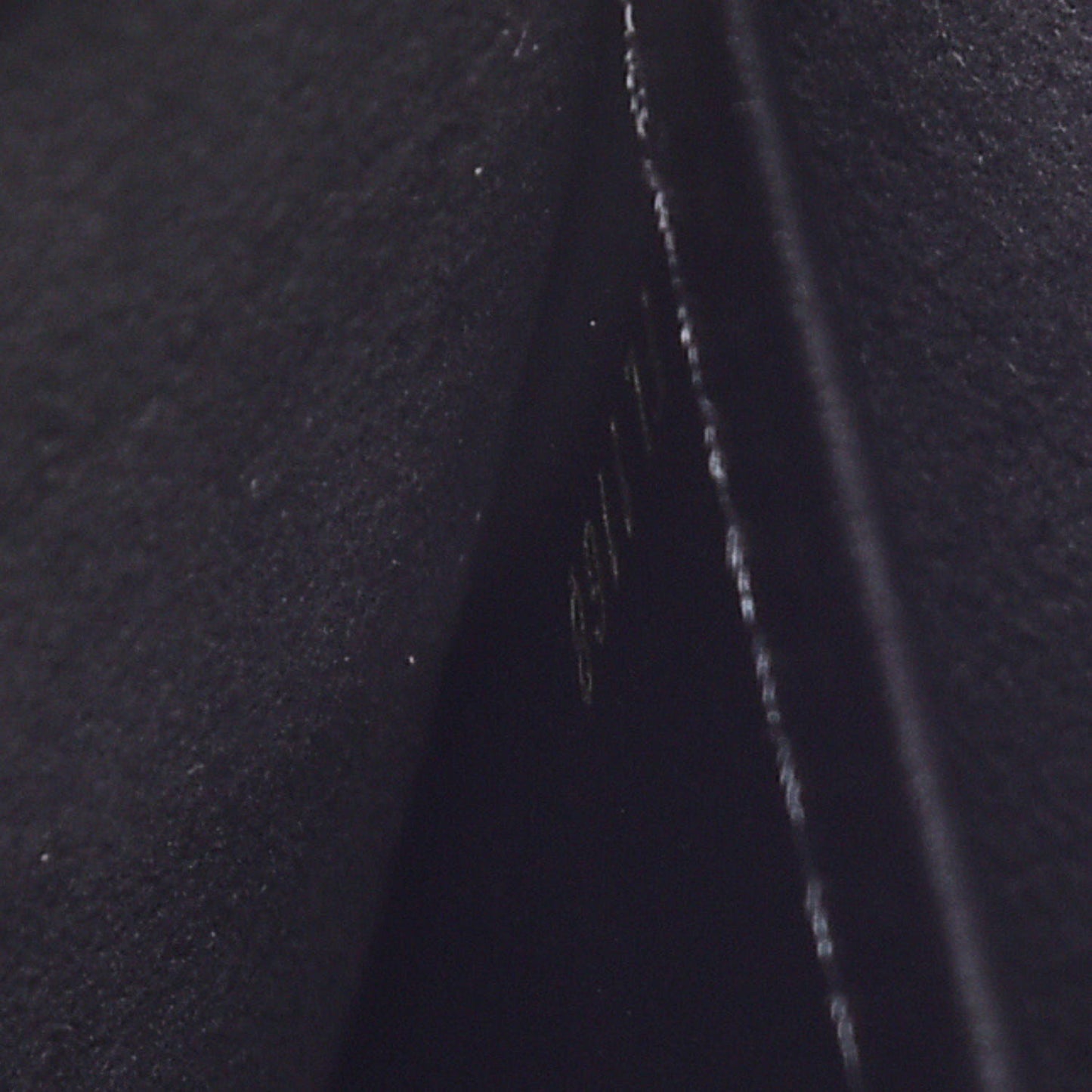 Calfskin Chain Louise GM NM Black