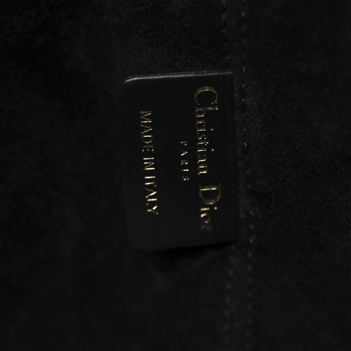 Calfskin Macrocannage Medium Toujours Black