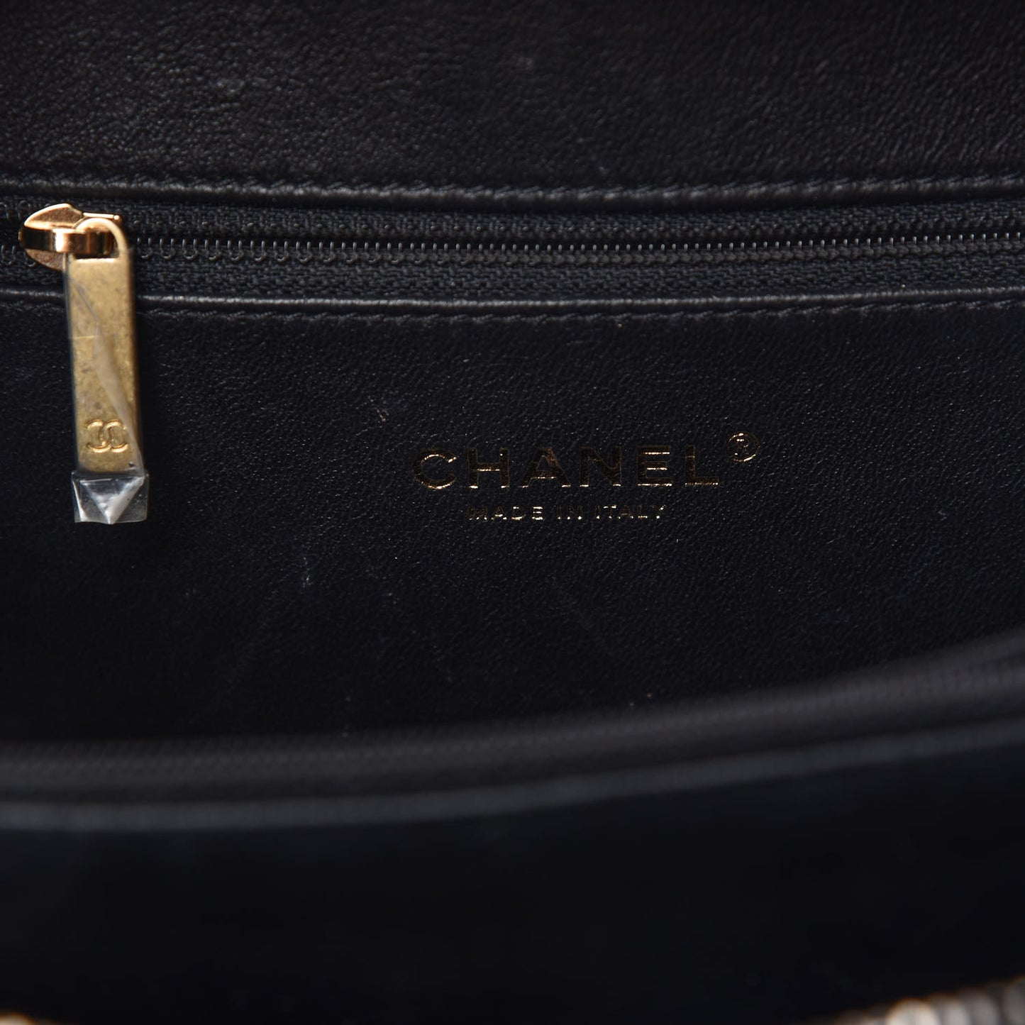 Caviar Quilted Medium CC Filigree Vanity Case Black