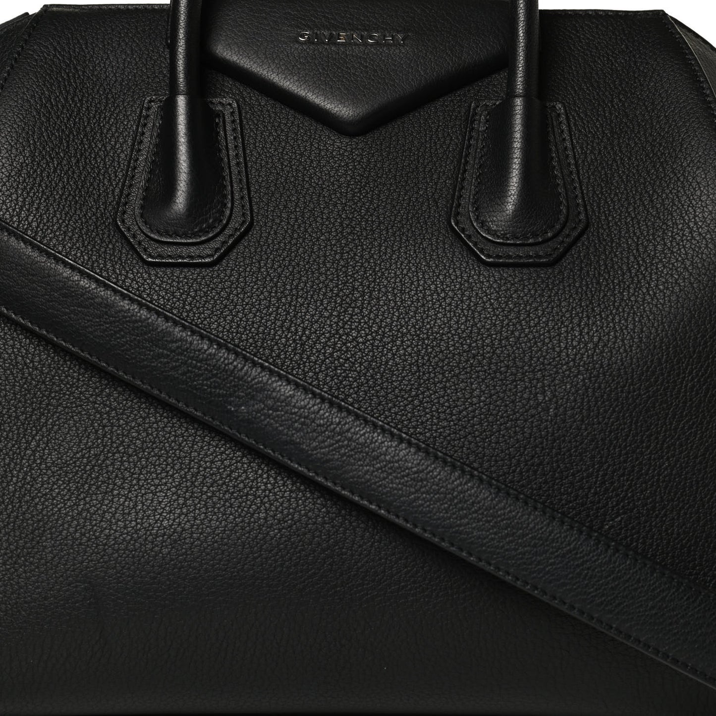 Sugar Goatskin Medium Antigona Black