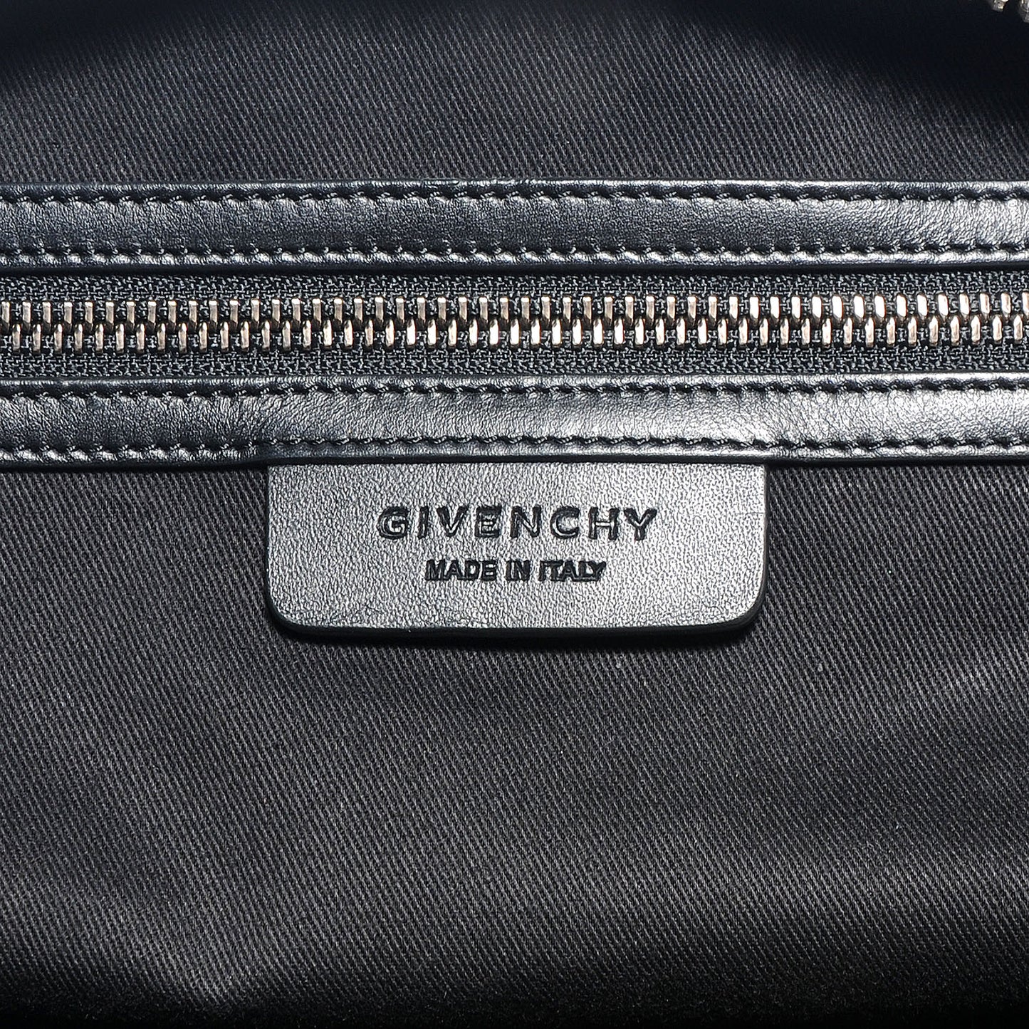 Shiny Lord Calfskin Medium Antigona Black