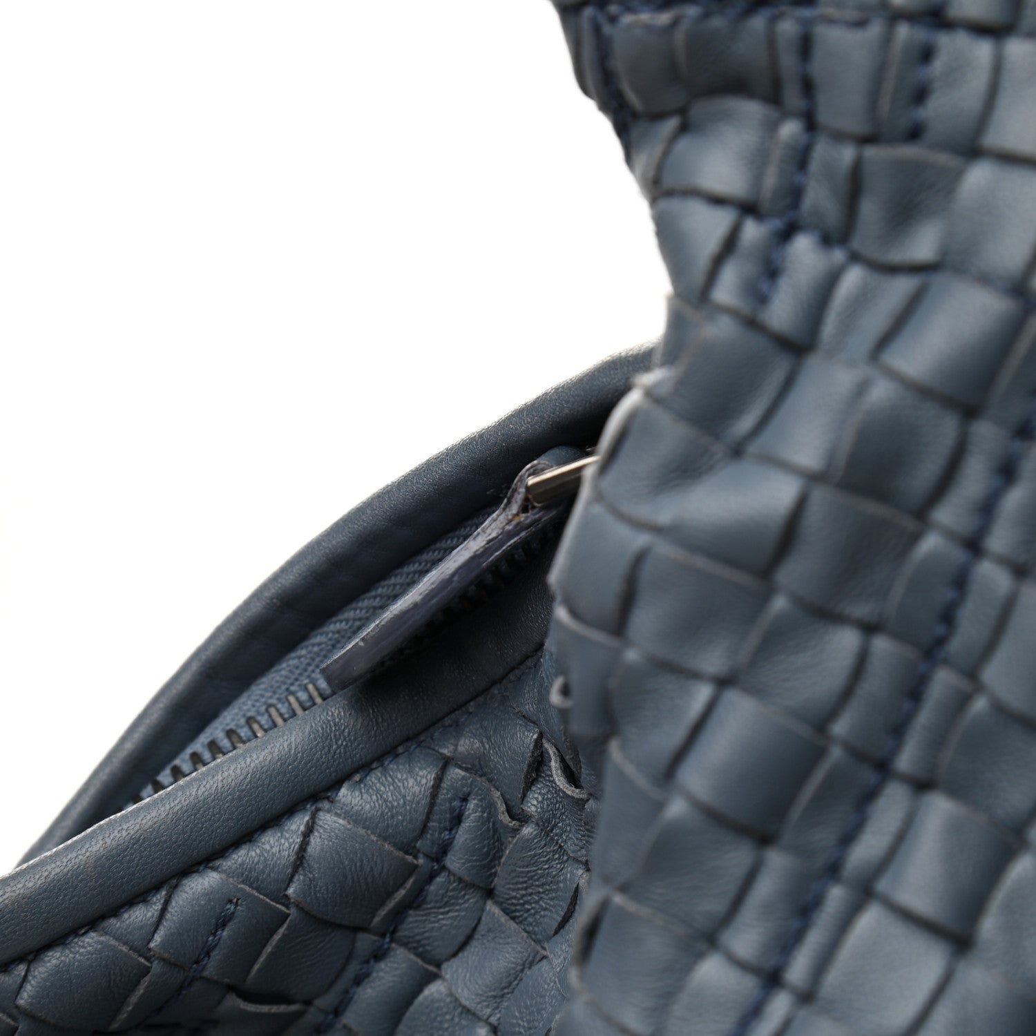 Bottega Veneta Nappa Intrecciato Fuzzy Maxi Veneta Hobo Krim 12 of 15