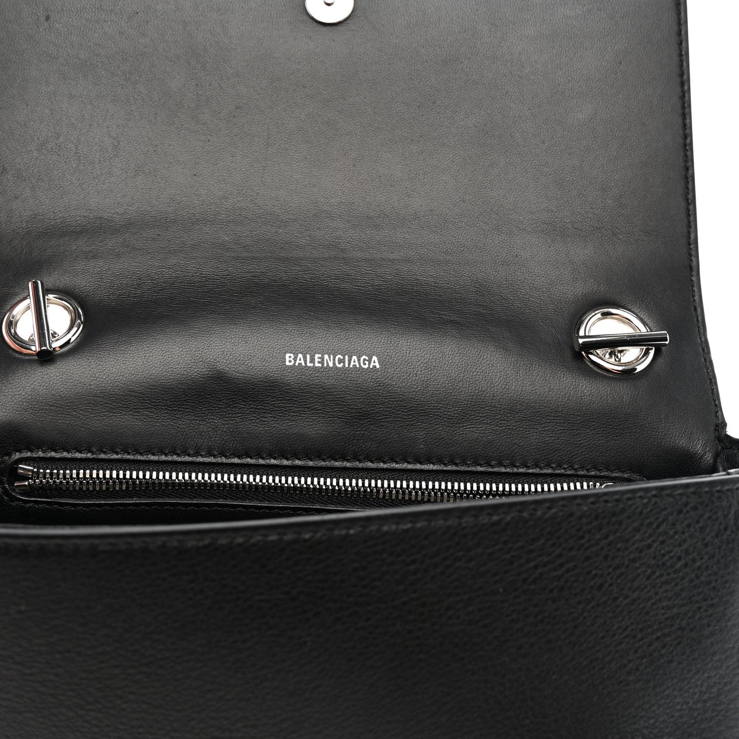 Pebbled Calfskin Logo Everyday Flap Chain Wallet Black