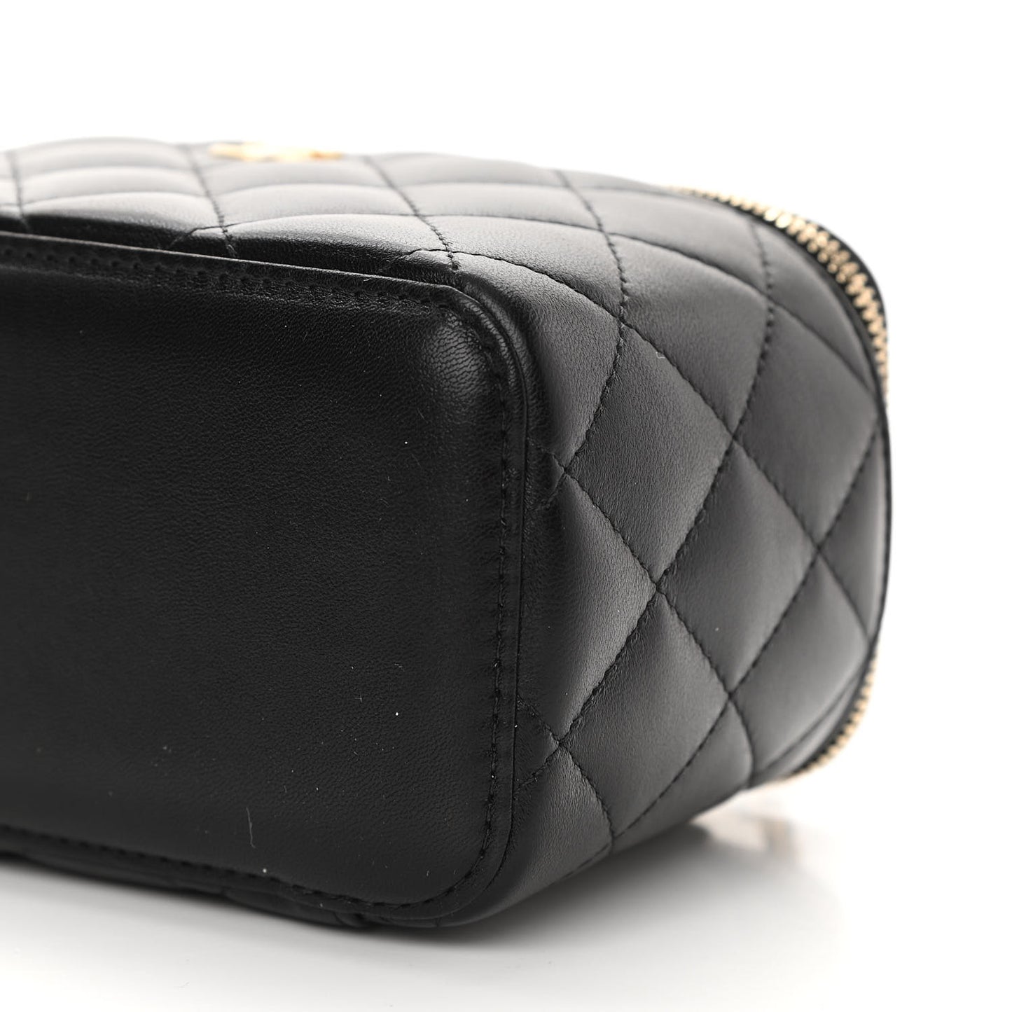 Lambskin Quilted Pearl Crush Small Vanity Case With Chain Black