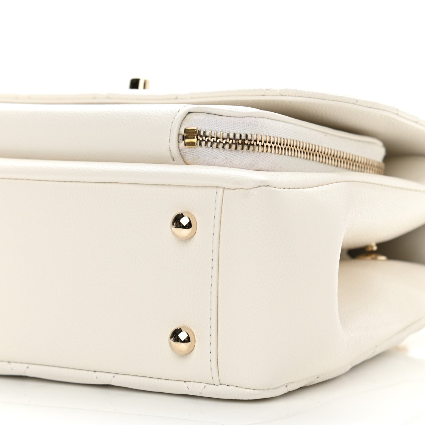 Caviar Quilted Medium Business Affinity Flap White