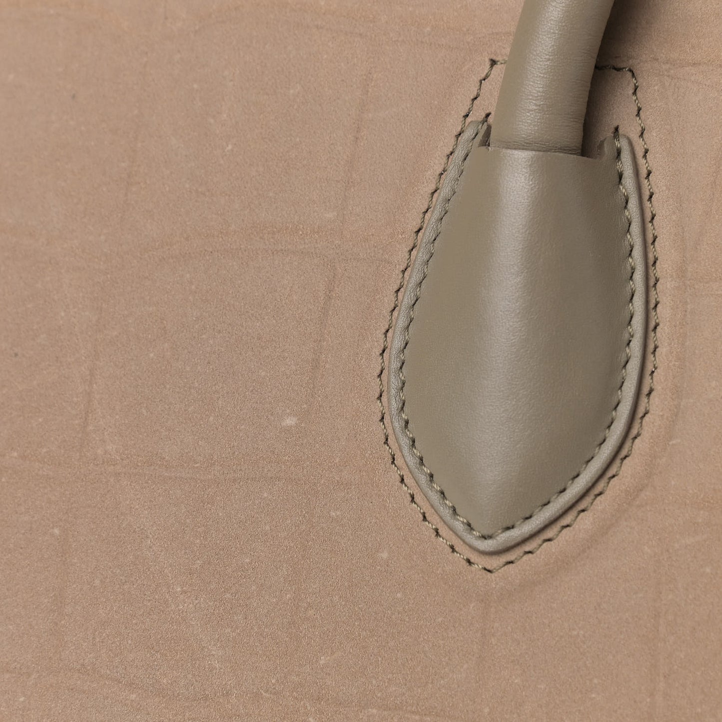 Crocodile Embossed Nubuck Medium Phantom Luggage Beige