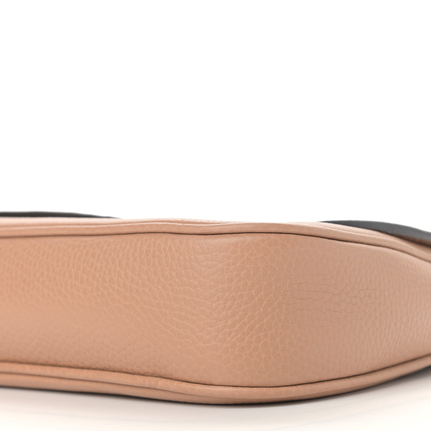 Gucci Pebbled Calfskin Medium Soho Flap Crossbody Camelia 10 of 10