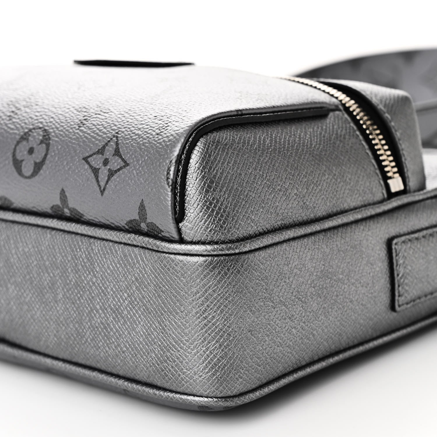 Louis Vuitton Taigarama Outdoor Messenger Gunmetal 9 of 10
