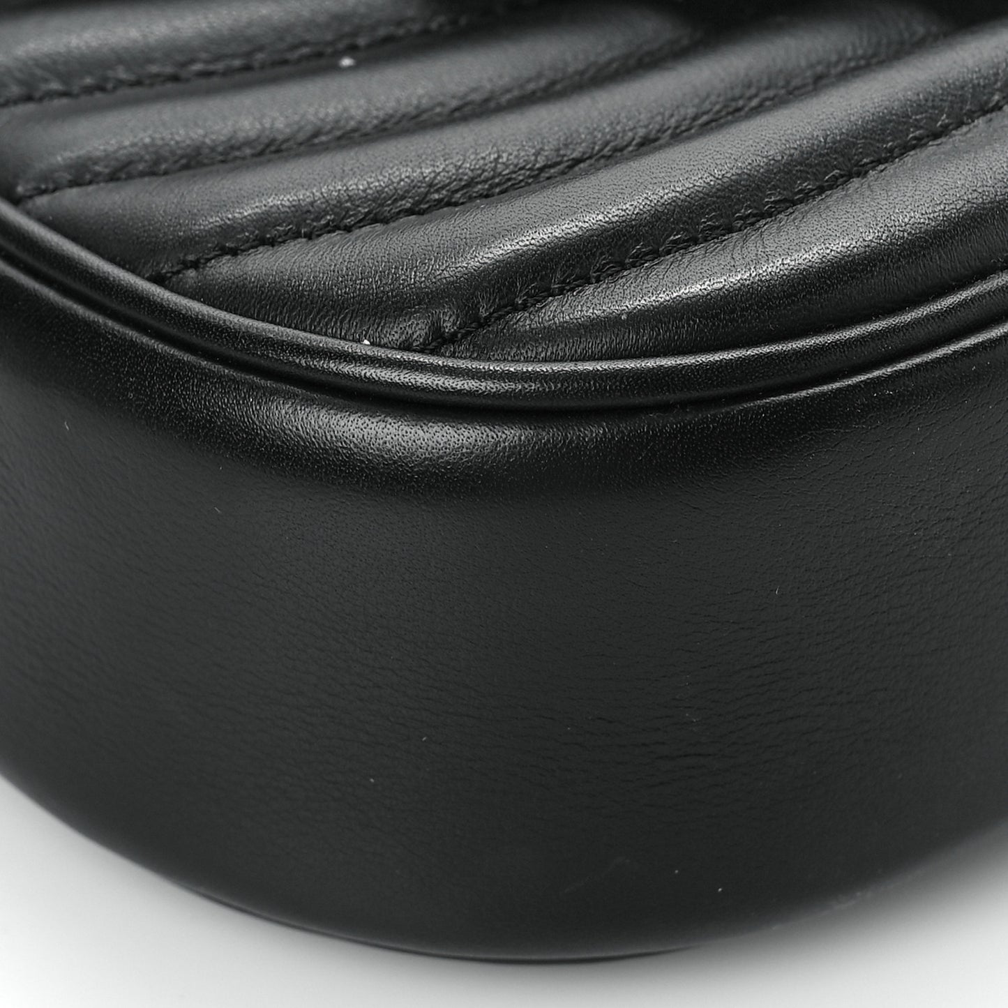 Calfskin New Wave Chain MM Black