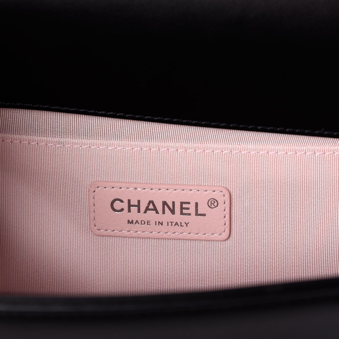 Calfskin Pearl Chevron Medium Boy Flap Black