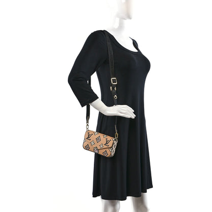 Louis Vuitton Monogram Wild At Heart Felicie Strap & Go Arizona Creme 2 of 10