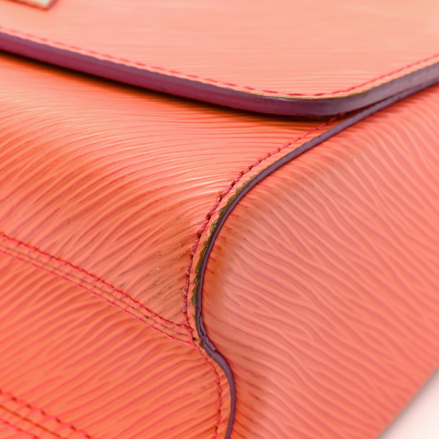 Epi Twist Shoulder Bag MM Coral