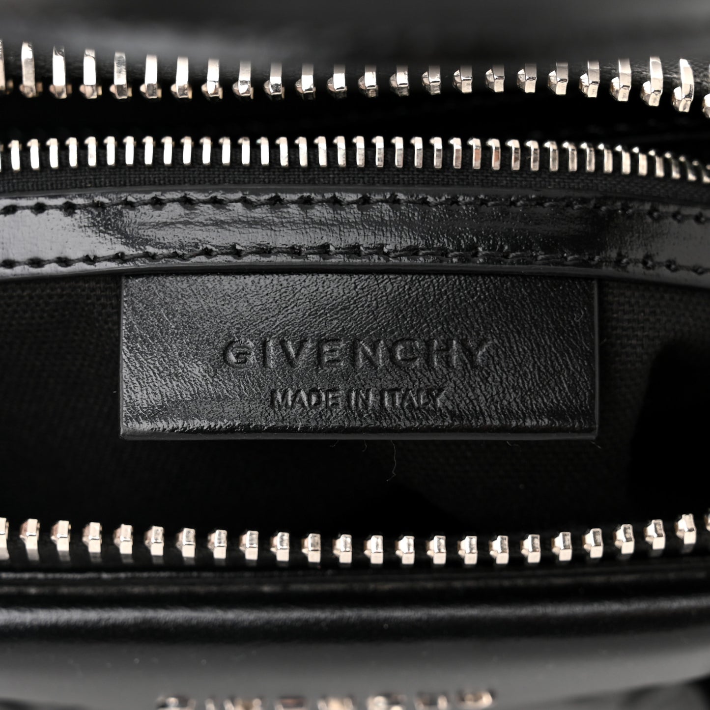 Shiny Lord Calfskin Small Antigona Black