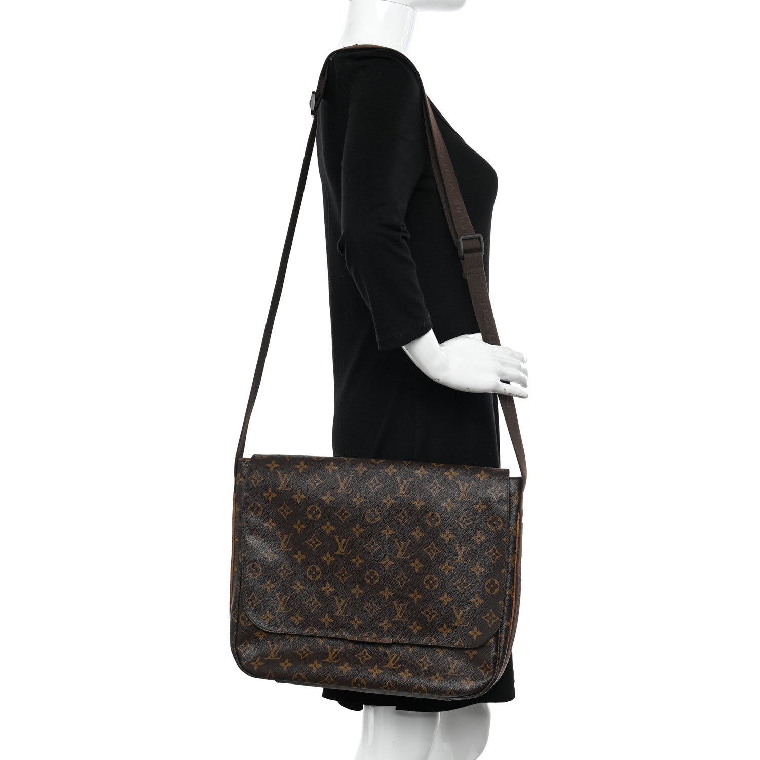 Louis Vuitton Monogram Beaubourg MM Messenger Bag 2 of 10