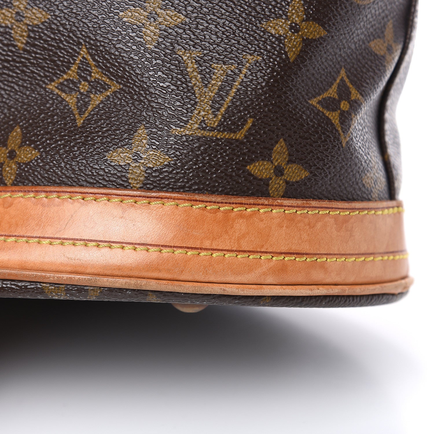 Louis Vuitton Monogram Petit Bucket 23 14 of 18