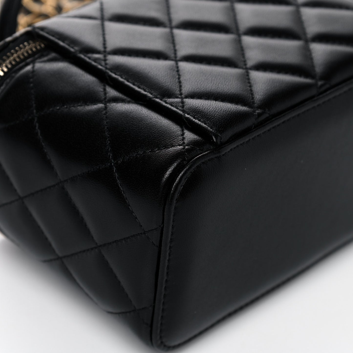 Lambskin Quilted Small Top Handle Vanity Case With Chain Black