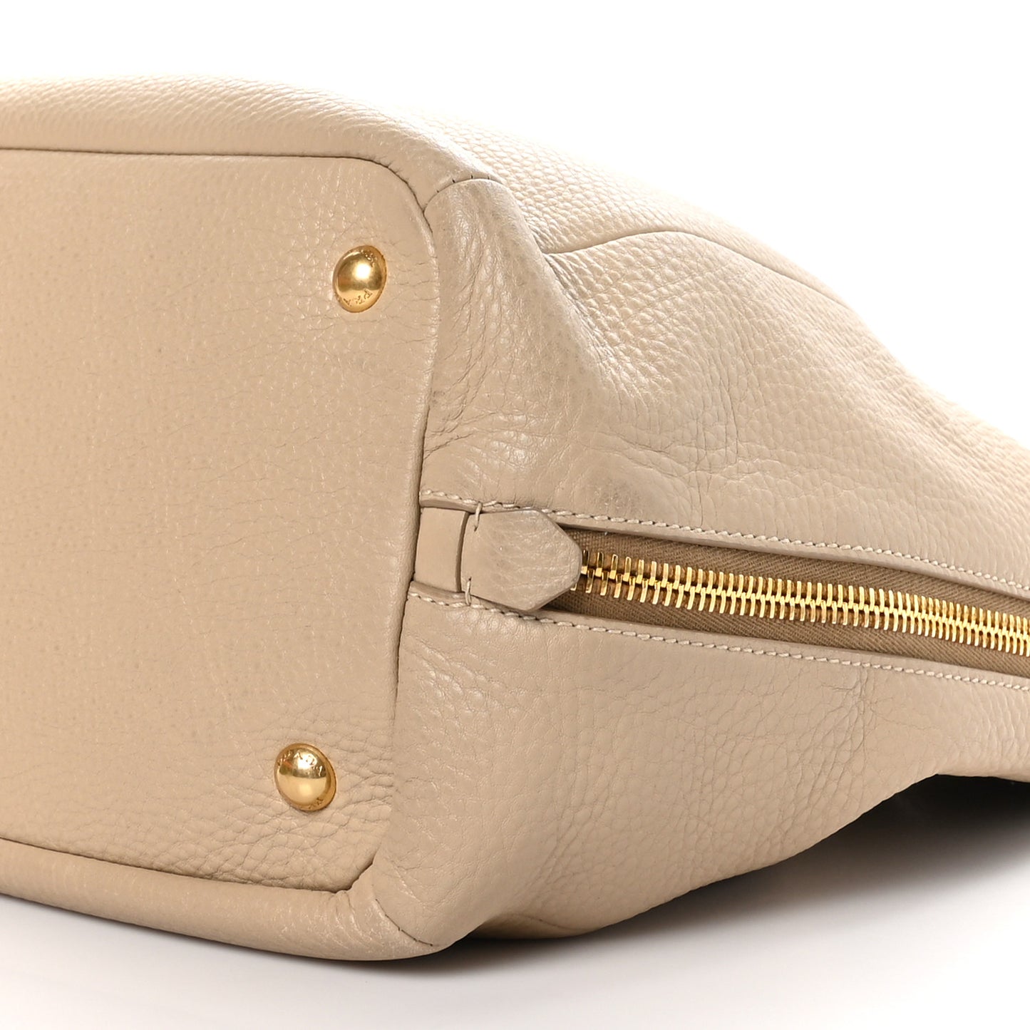 Vitello Daino Side Zip Tote Sabbia