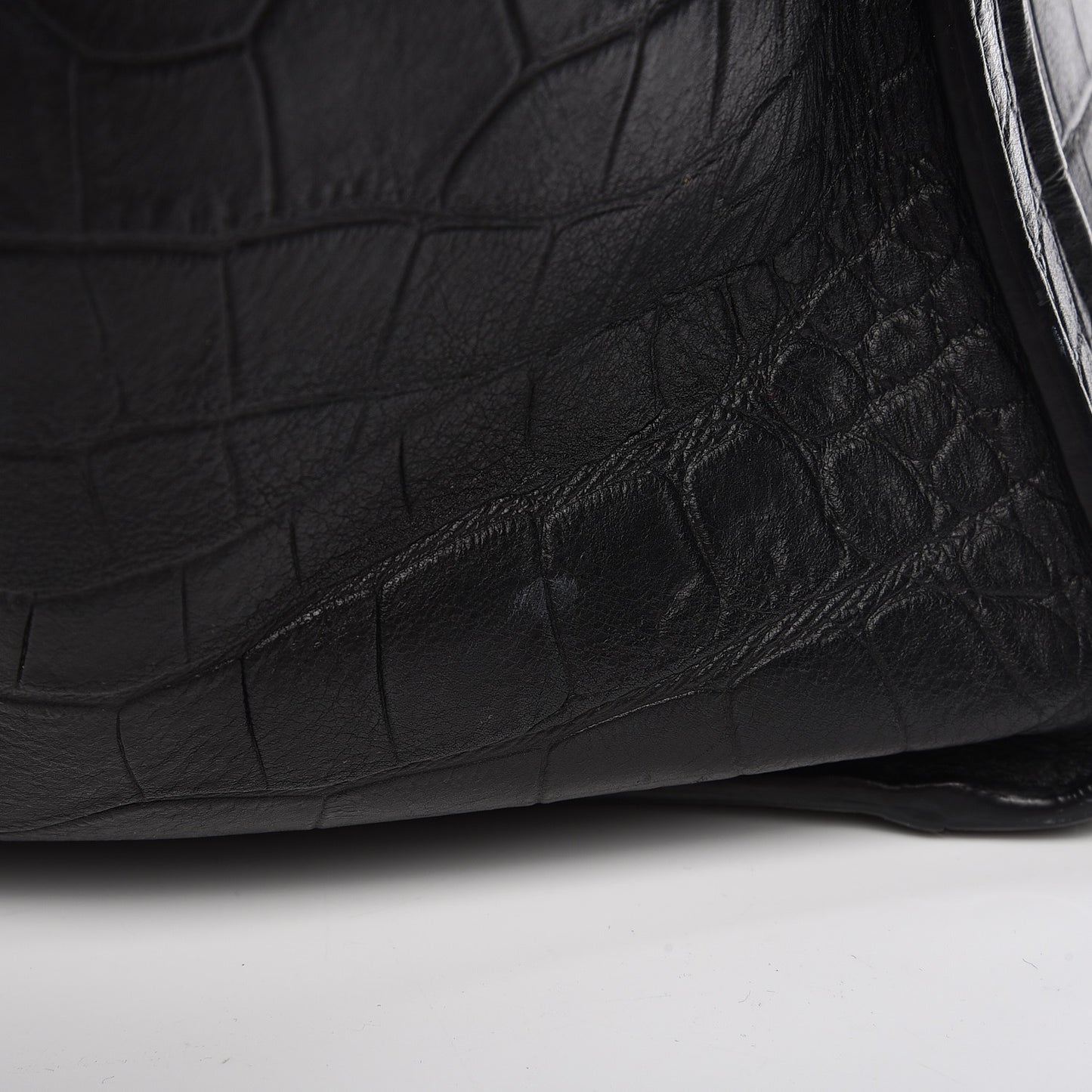 Crocodile Embossed Calfskin Medium Phantom Luggage Black
