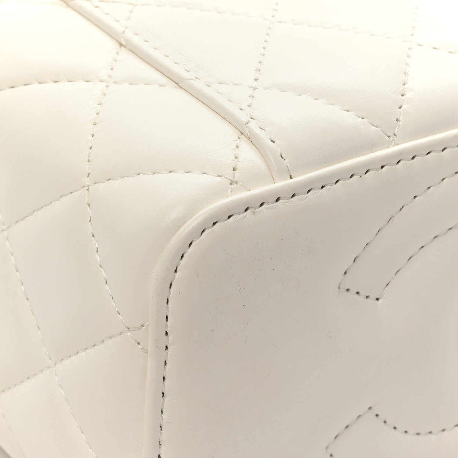 Chanel Lambskin Resin Quilted Vanity Case With Chain White 15 of 19