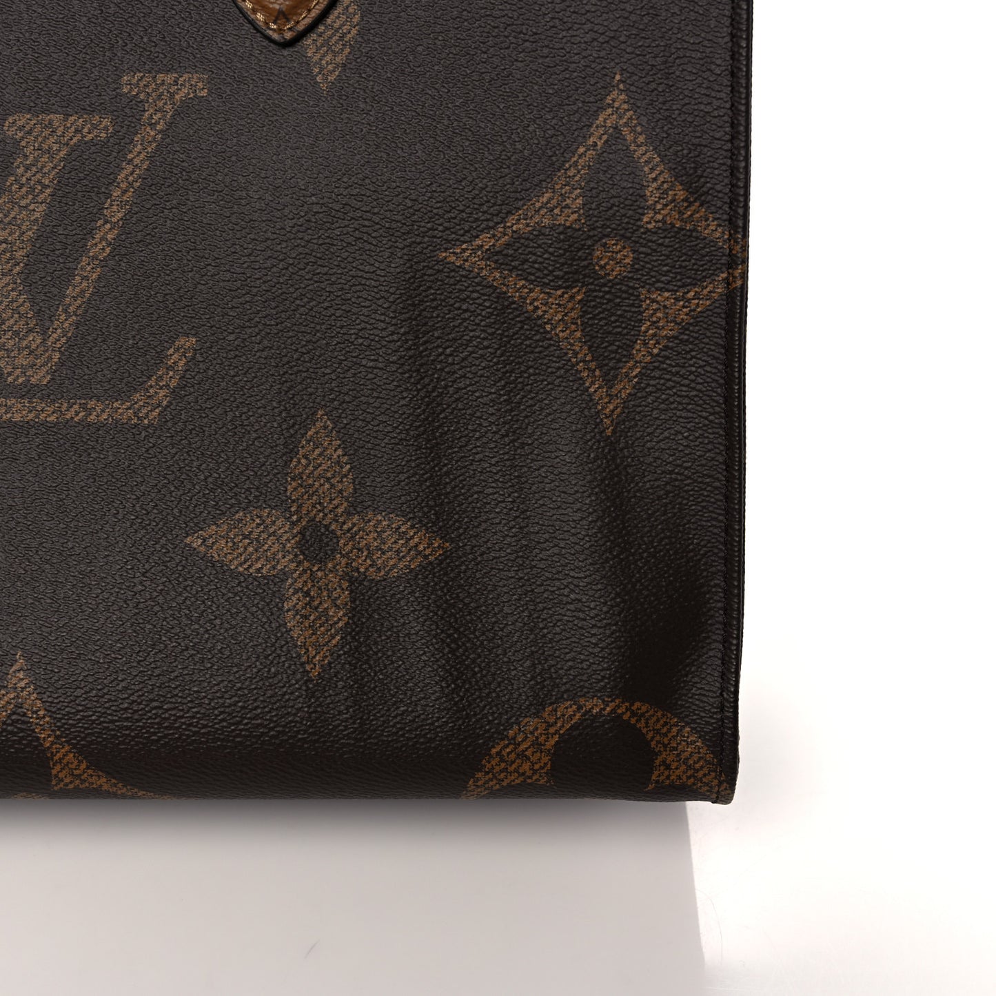 Reverse Monogram Giant Onthego MM