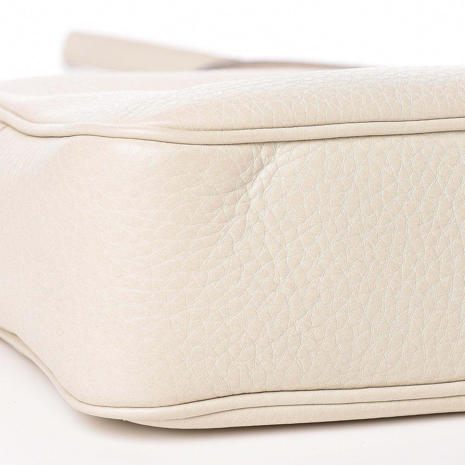 Gucci Pebbled Calfskin Small Soho Disco Bag Off White 8 of 10