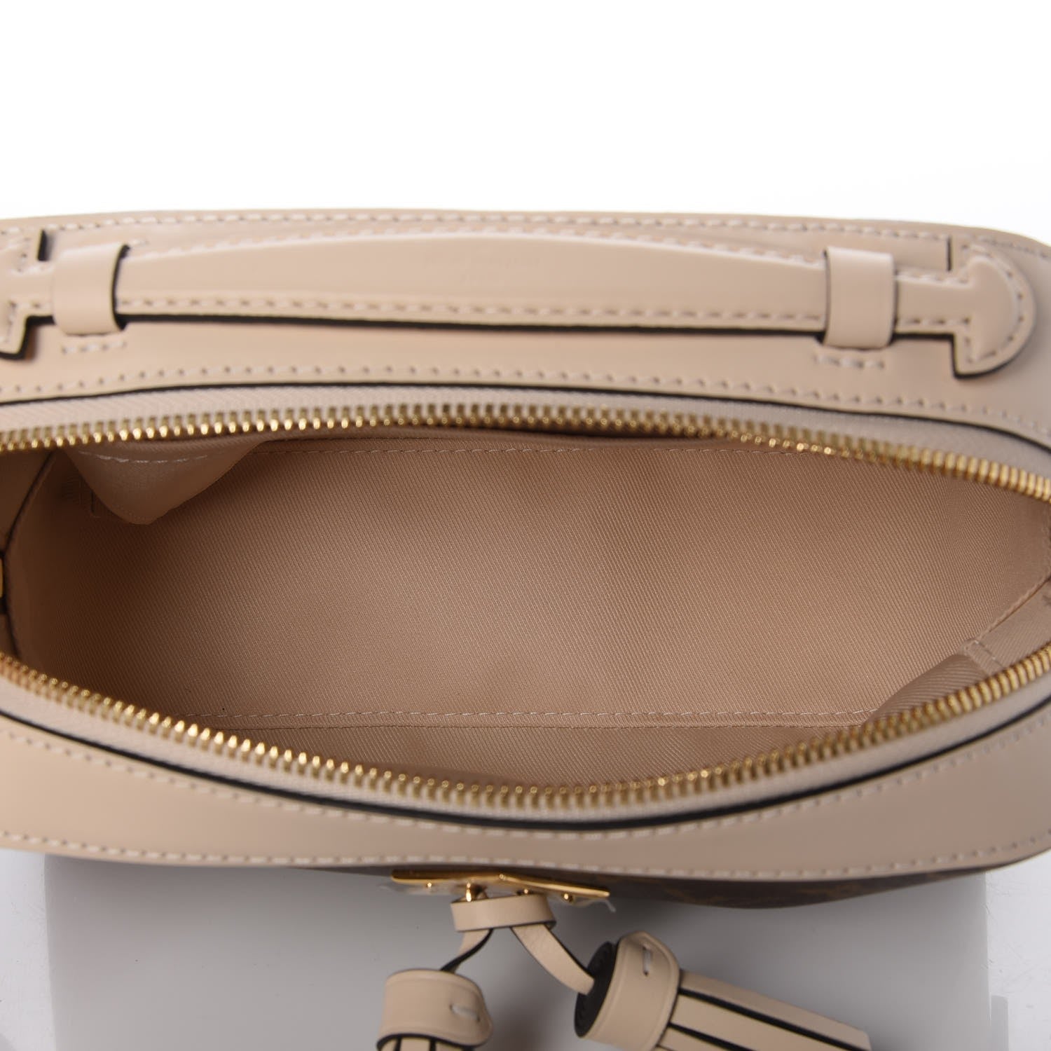 Louis Vuitton Monogram Saintonge Creme 5 of 7