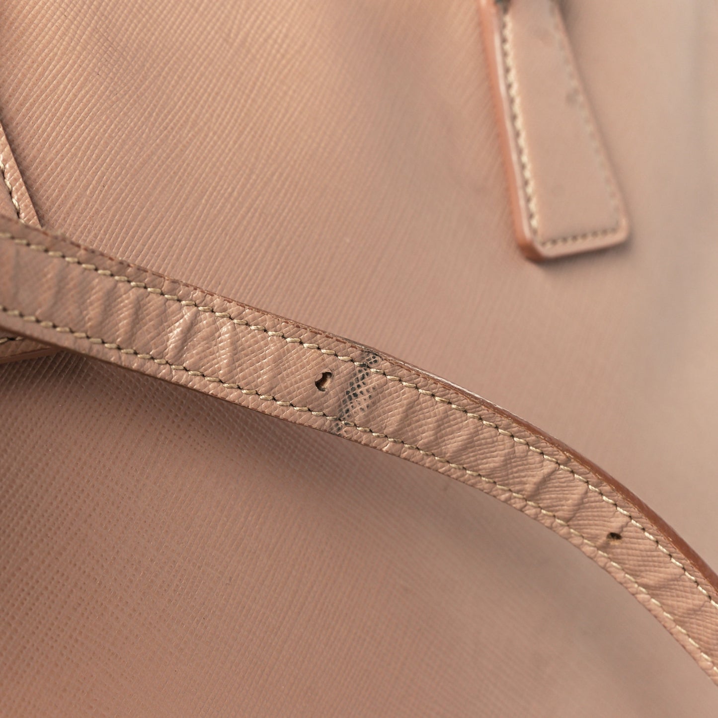 Saffiano Medium Galleria Double Zip Tote Cammeo