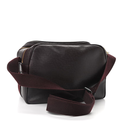 Louis Vuitton Taiga Reporter Messenger Acajou 3 of 14