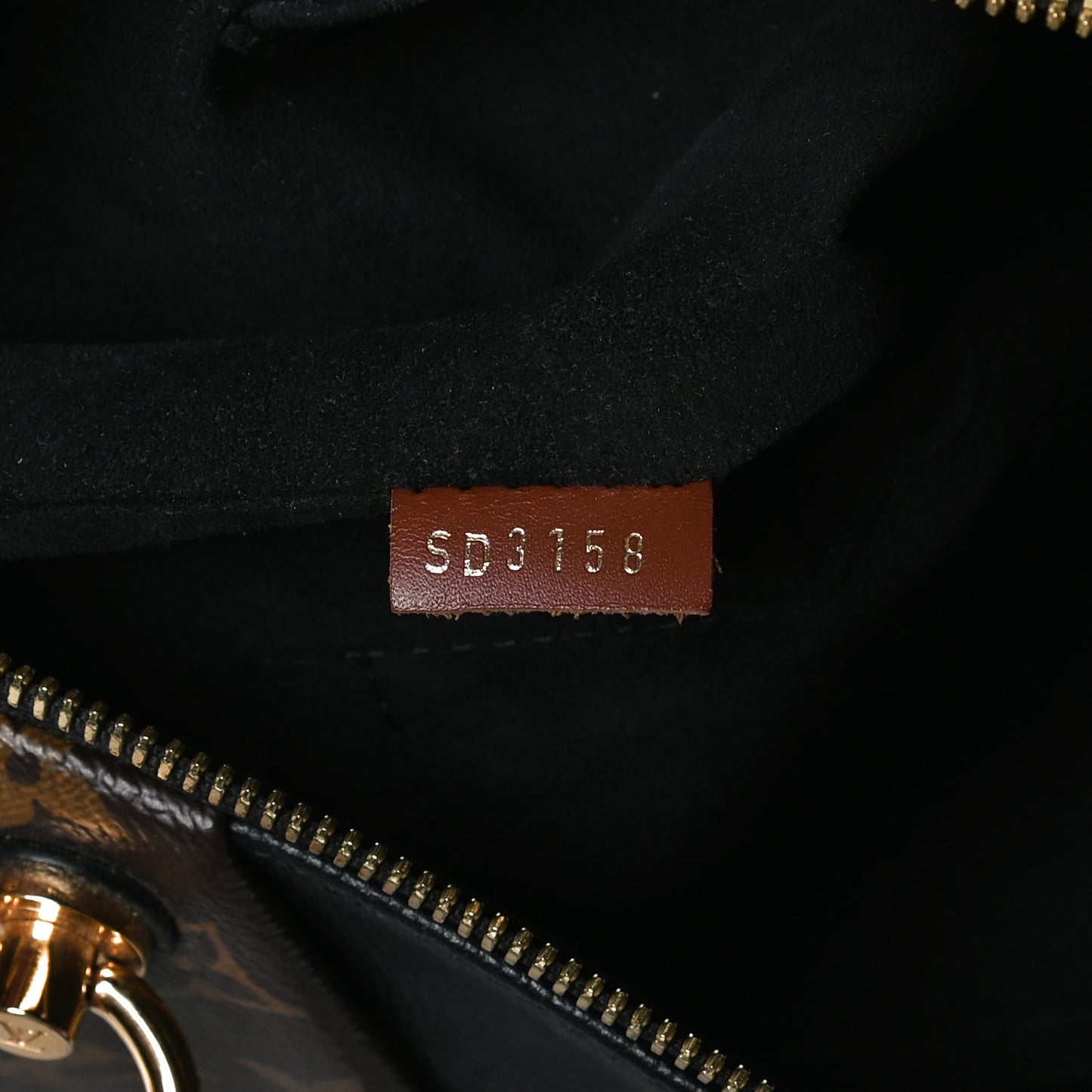 Monogram V Tote MM Black