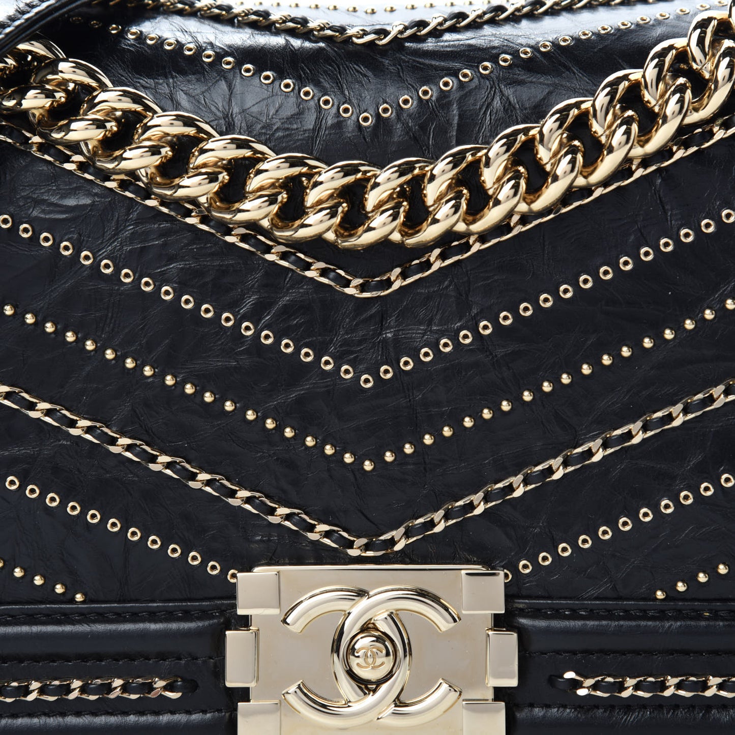 Crumpled Calfskin Chevron Chain Medium Boy Flap Black