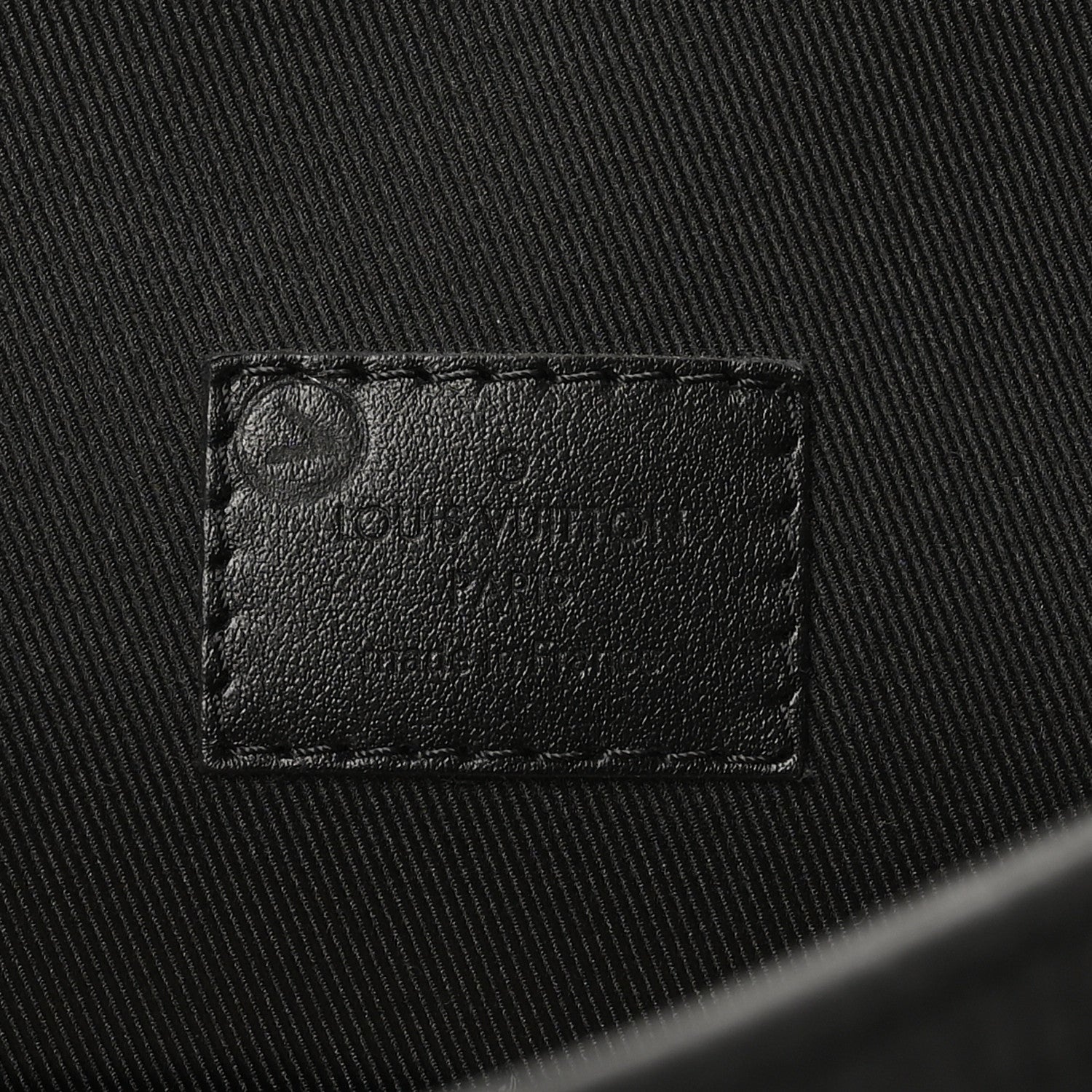 Louis Vuitton Taurillon Christopher Messenger Black 6 of 8
