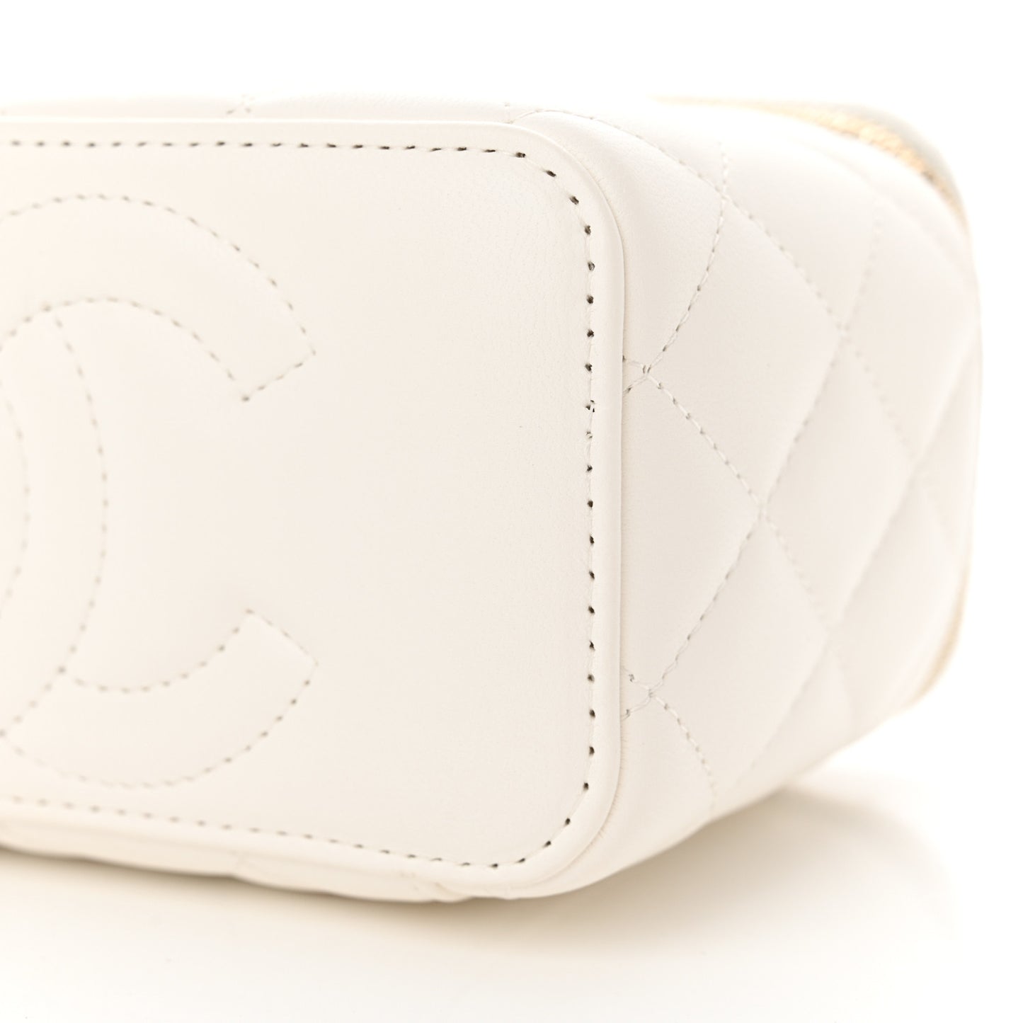 Lambskin Quilted Pearl Crush Small Vanity Case With Chain White