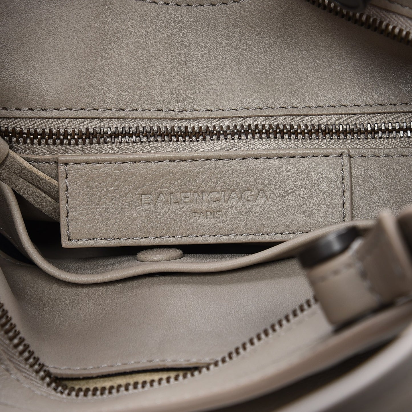 Veau Soyeux Perforated Blackout Hardware S City Gris Cendre