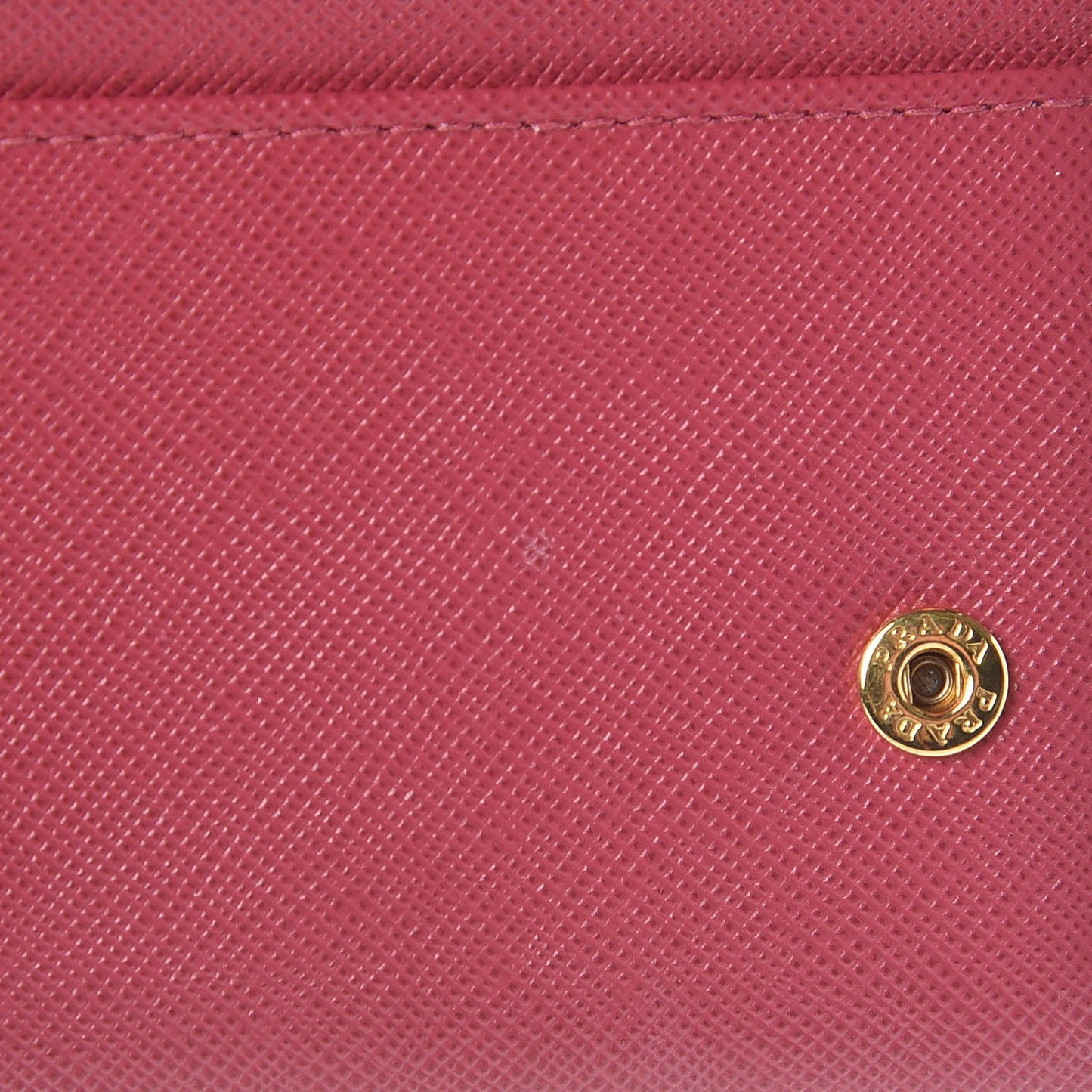 Saffiano Metal Oro Chain Wallet Peonia