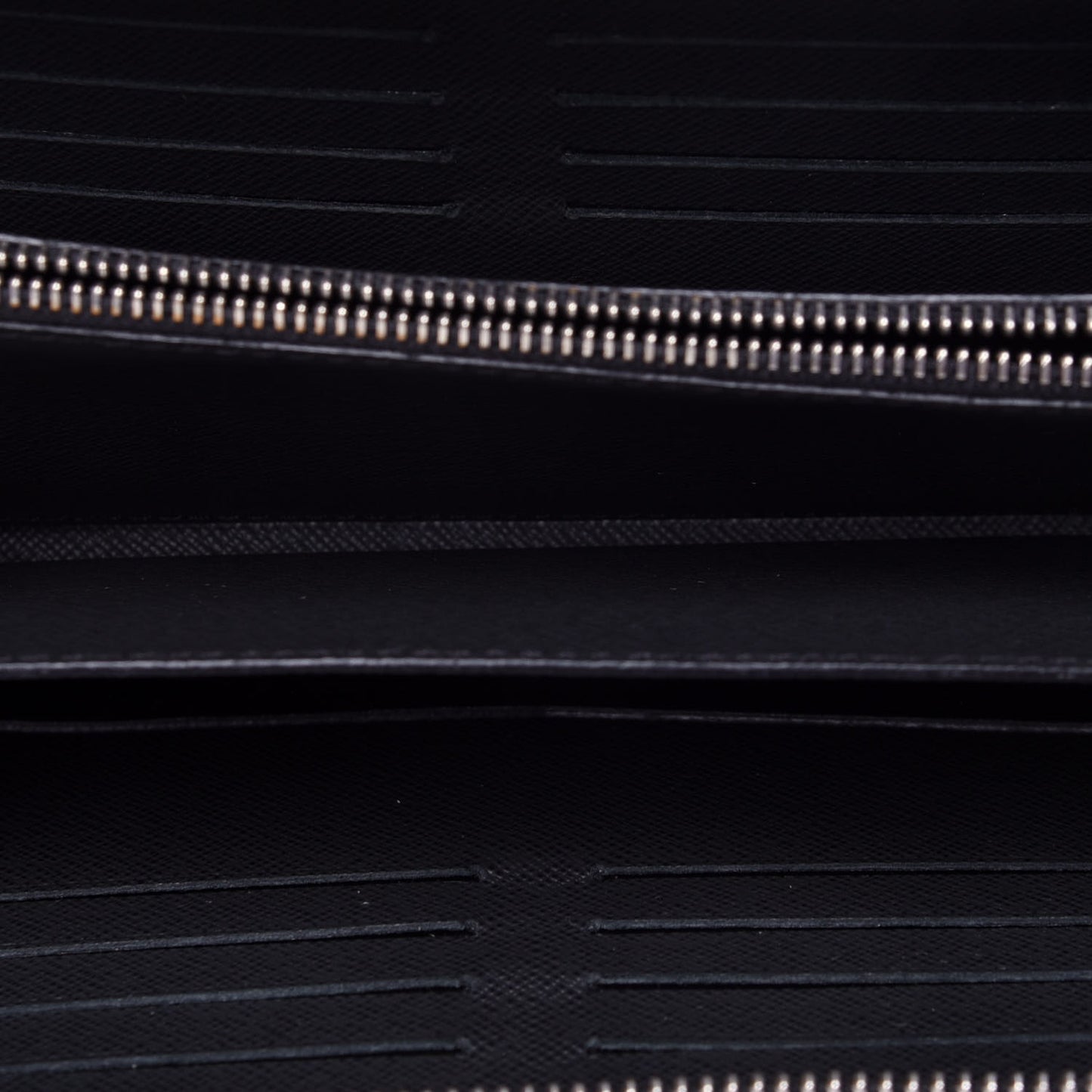 Taiga Zippy XL Wallet Black