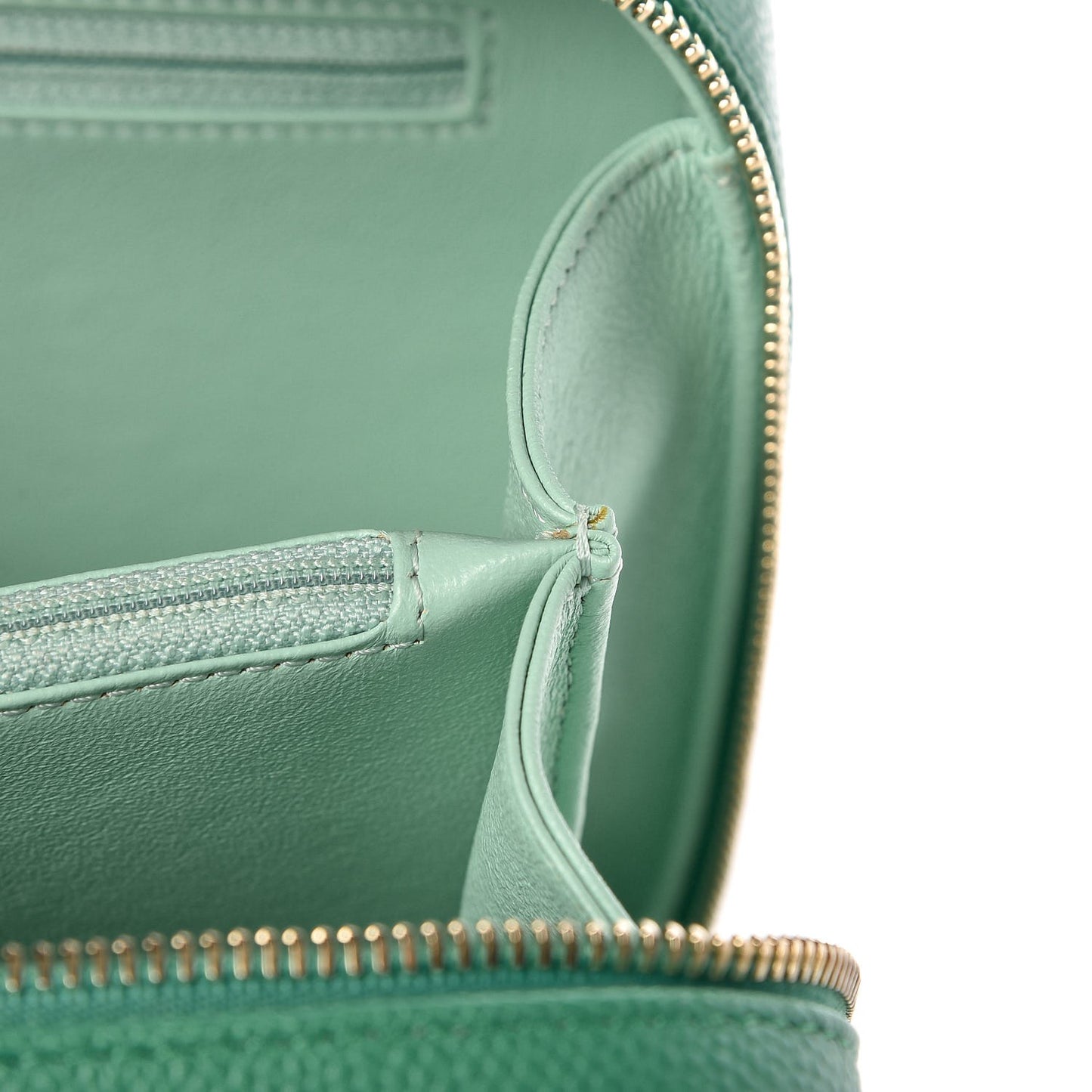 Caviar Quilted Medium CC Filigree Vanity Case Green