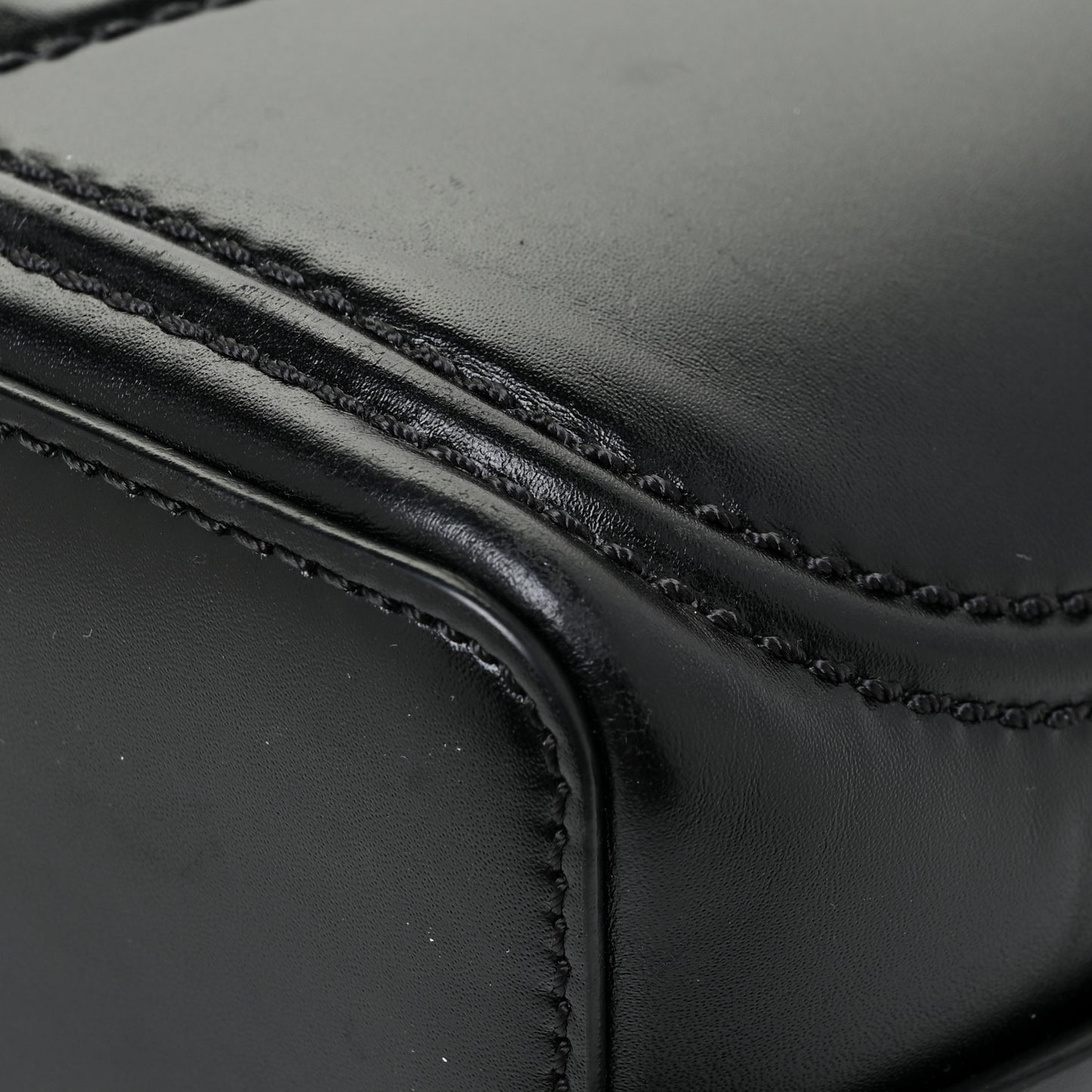 Calfskin Vlogo Walk Bucket Bag Black