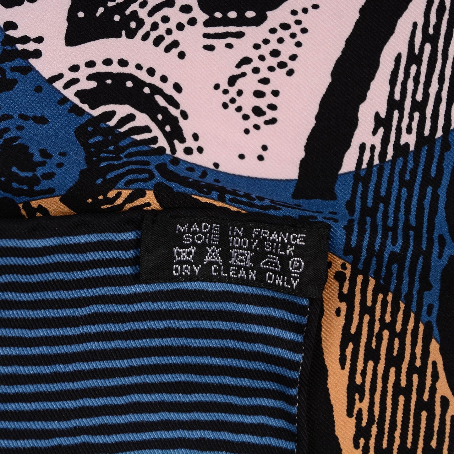 Silk Suite et Poursuite Scarf 70 Bleu Noir Rouge