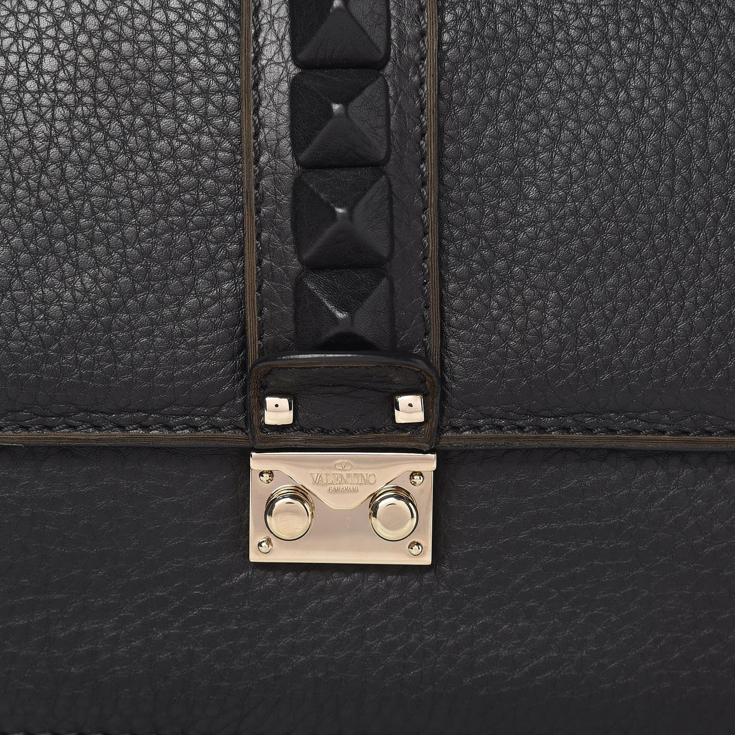 Pebbled Calfskin Medium Glam Lock Rockstud Flap Black