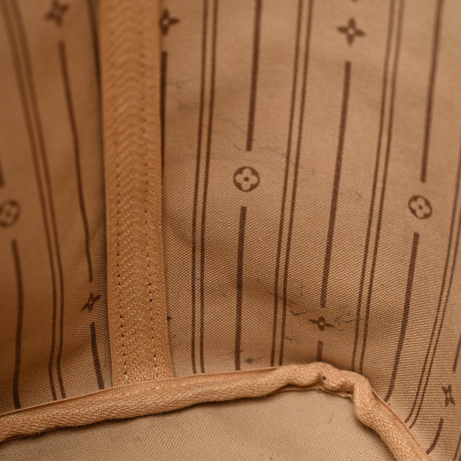 Louis Vuitton Monogram Neverfull MM 14 of 20