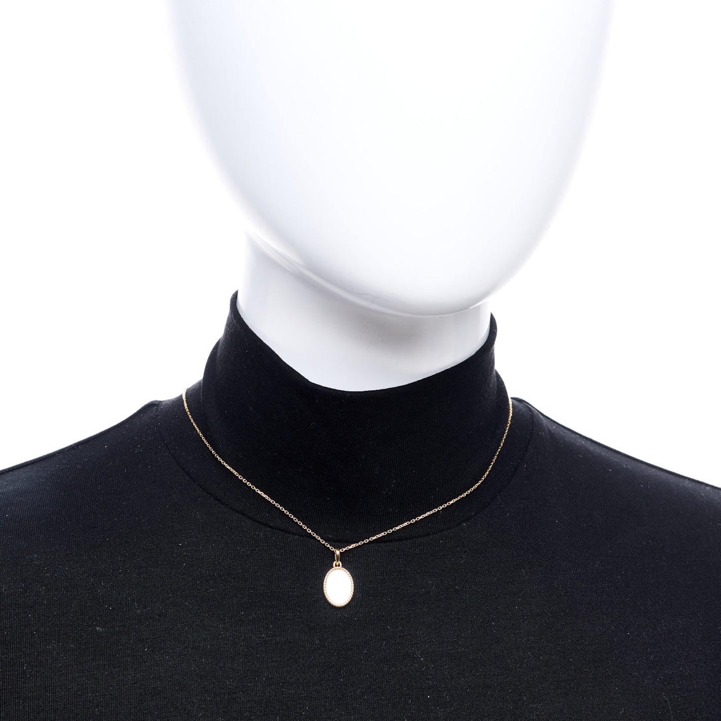 18K Yellow Gold Mother of Pearl Oval Pendant Necklace