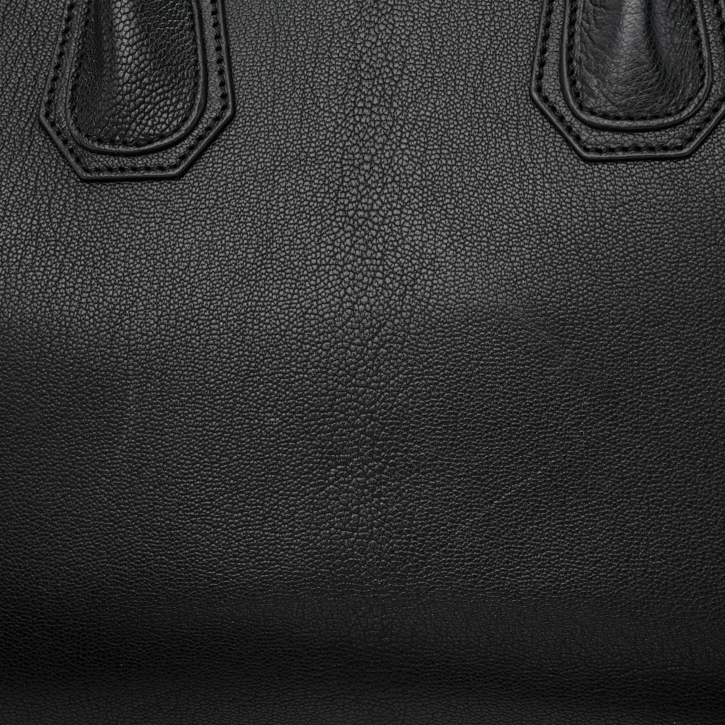 Sugar Goatskin Medium Antigona Black